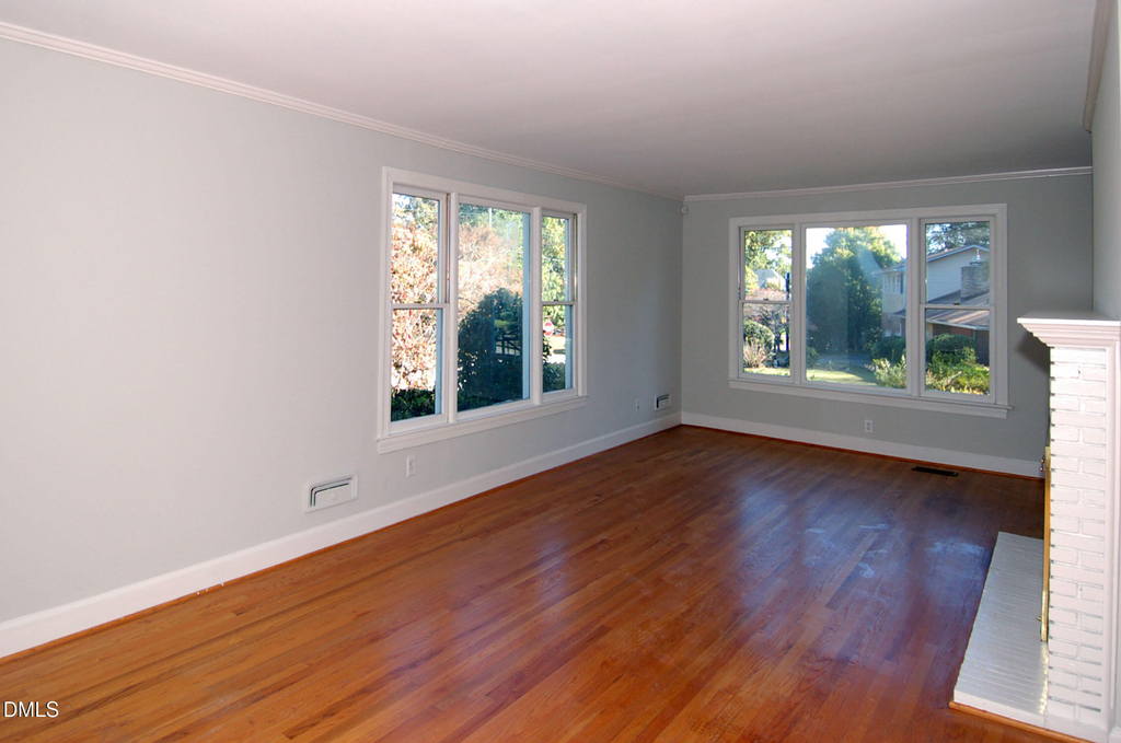 727 Graham Street - Photo 6