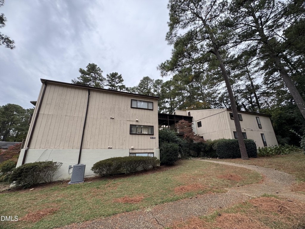 533 Pine Ridge Place - Photo 0