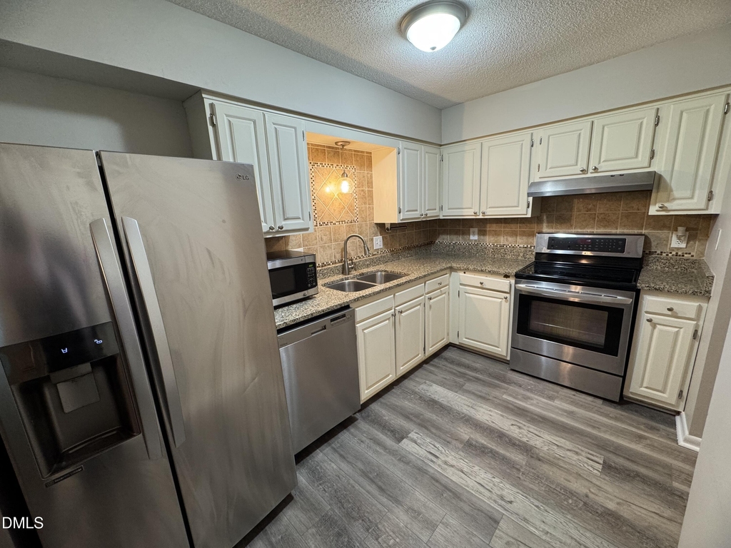 533 Pine Ridge Place - Photo 1