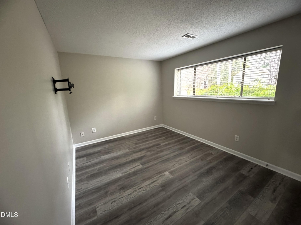 533 Pine Ridge Place - Photo 11