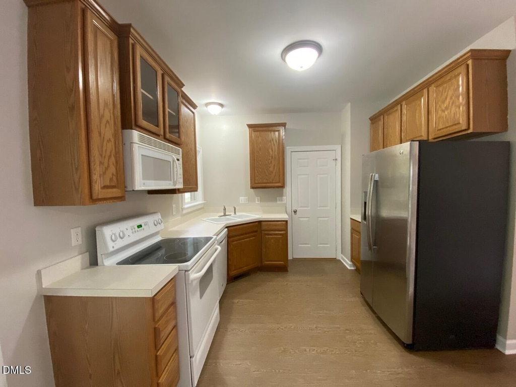 305 Amaryllis Way - Photo 4