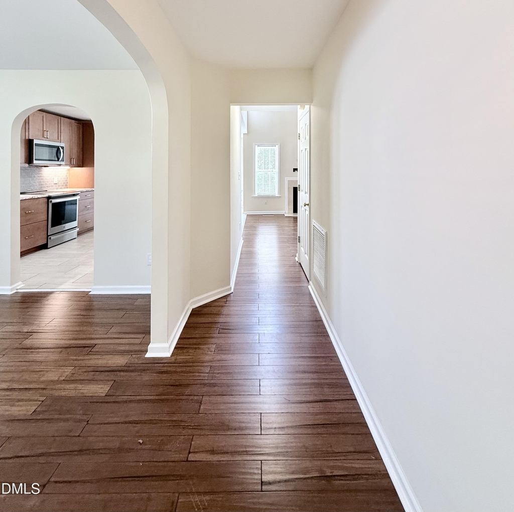 2729 E Shoreham Street - Photo 2