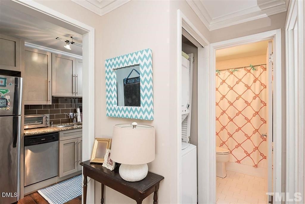 801 Daniels Street - Photo 2