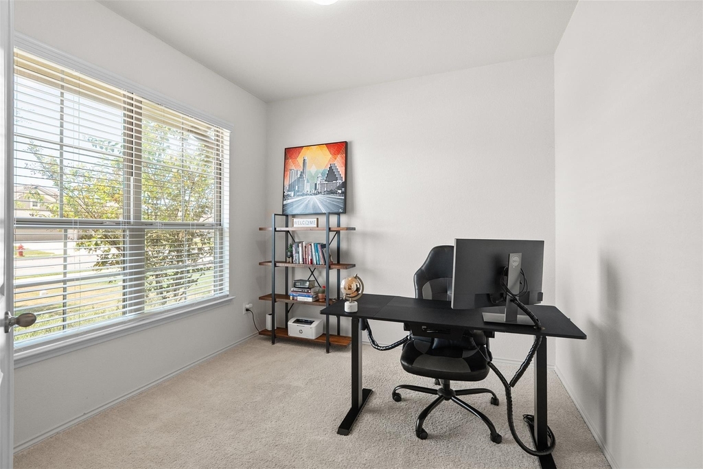211 Brookside St - Photo 4