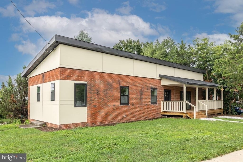 903 Orchard Avenue - Photo 2