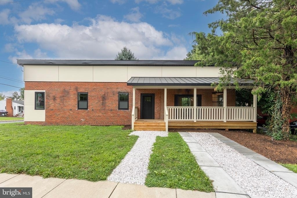 903 Orchard Avenue - Photo 1