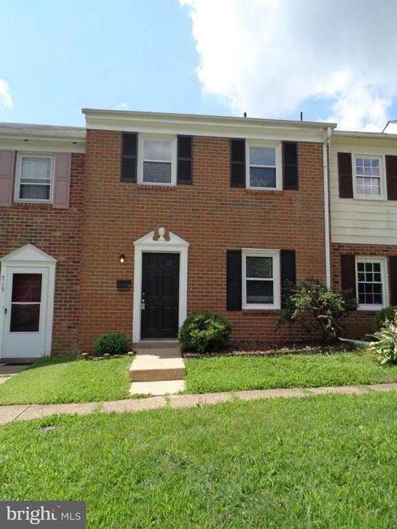 721 Olde Greenwich Circle - Photo 0