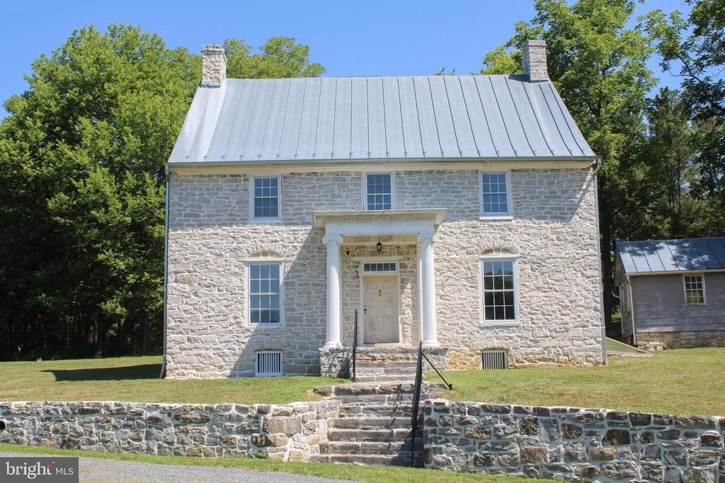 242 Fort Bowman Road - Photo 0