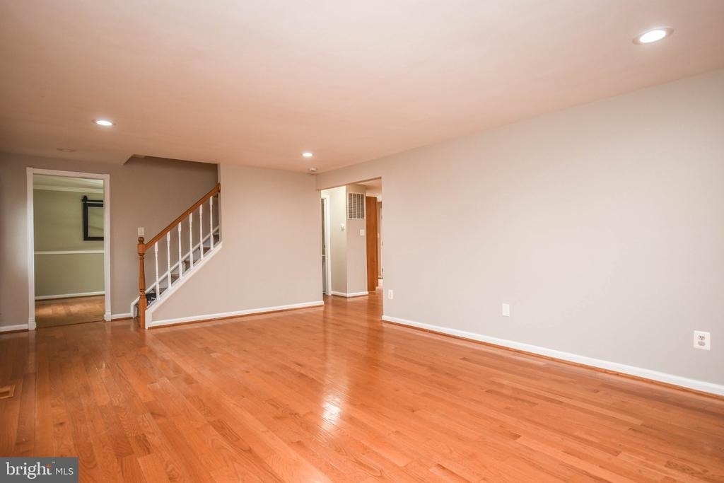 9627 Locust Hill Drive - Photo 2
