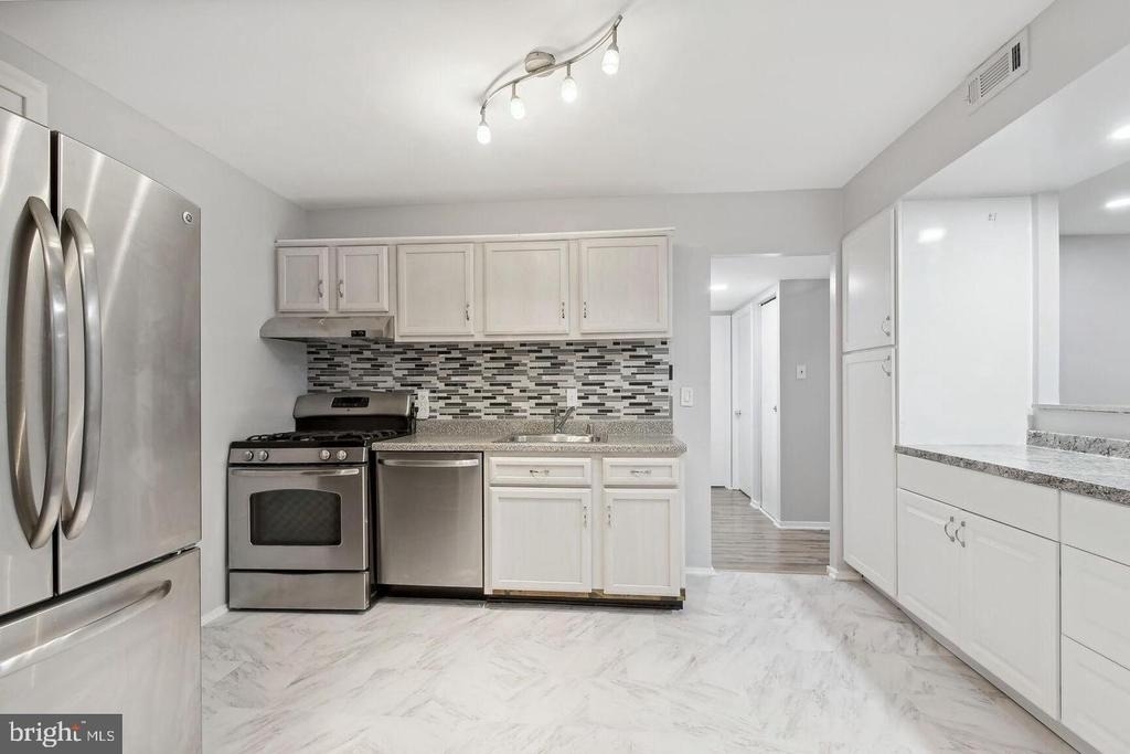 1635 Parkcrest Circle - Photo 4