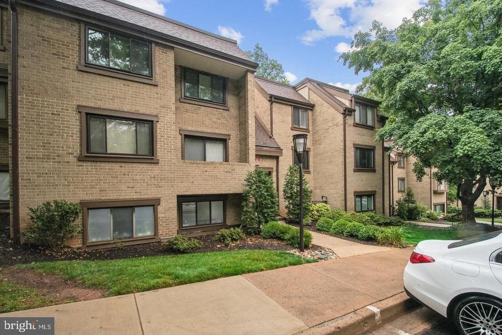 1635 Parkcrest Circle - Photo 1