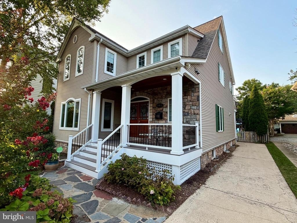 904 Lincoln Avenue - Photo 1