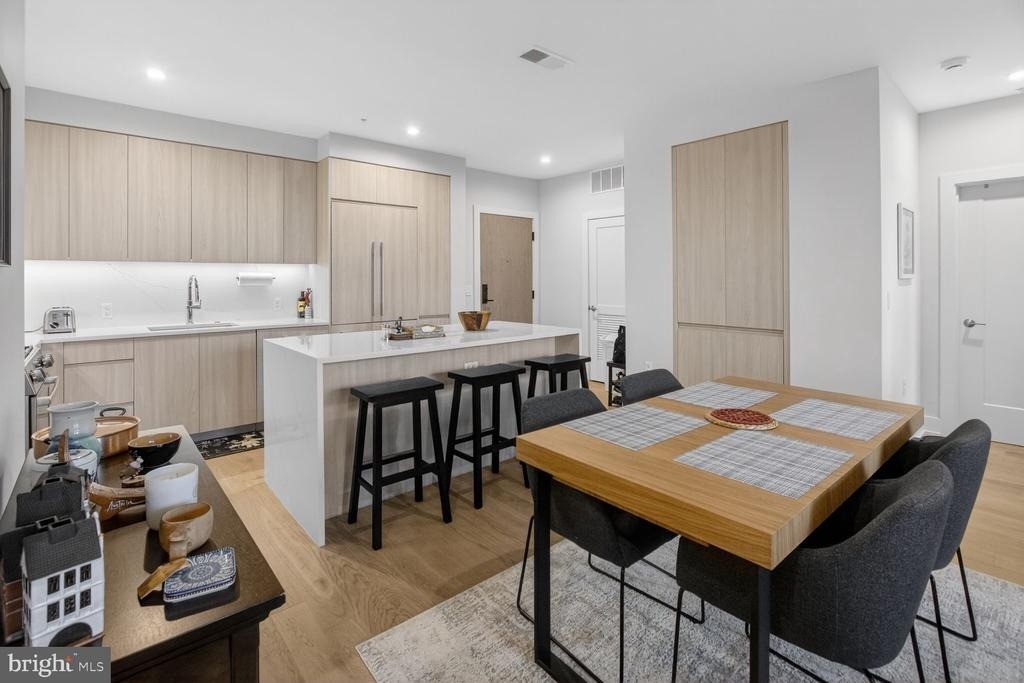 737 Swann Avenue - Photo 3