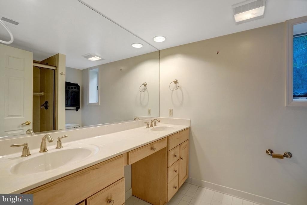 821 N Latham Street - Photo 44