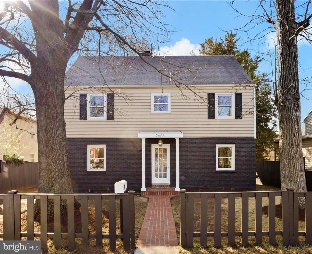2608 Arlington Boulevard - Photo 1