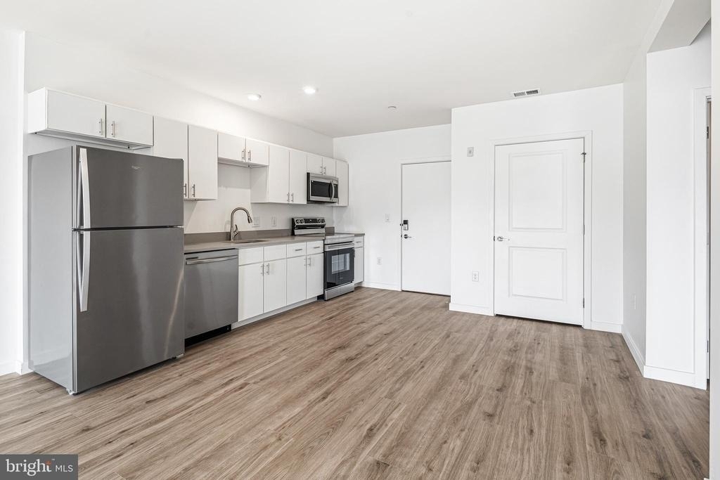 915 N Broad Street - Photo 2