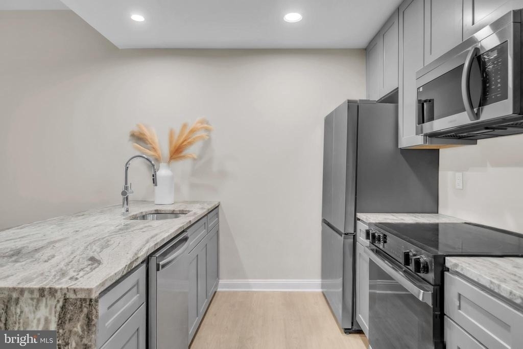 1801 Market Street - Photo 2