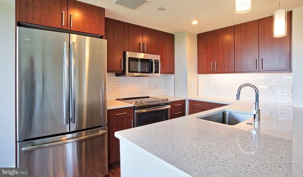 2200 Benjamin Franklin Parkway - Photo 26