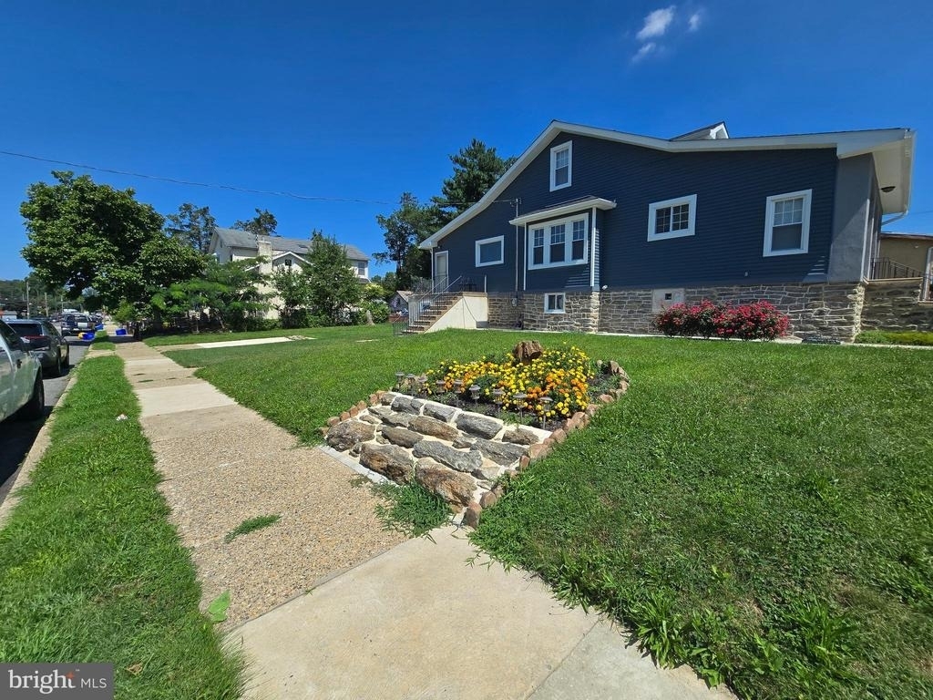 7800 Verree Road - Photo 2