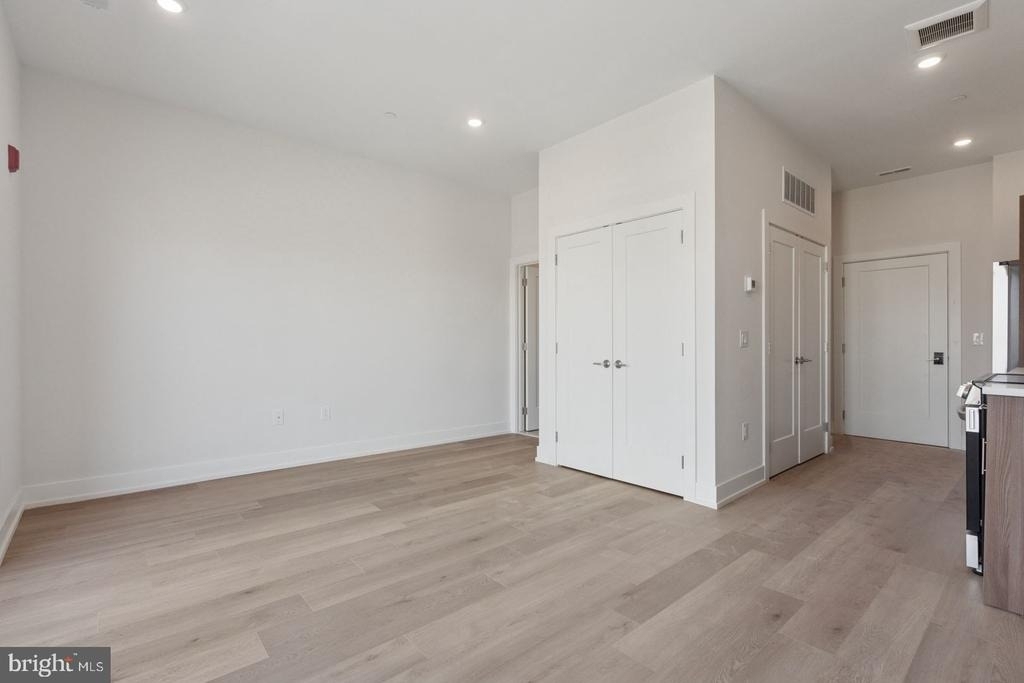 130 W Girard Avenue - Photo 15