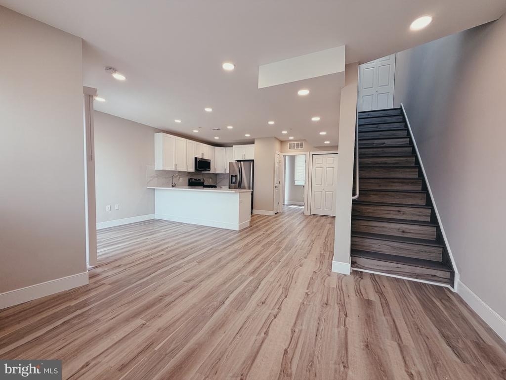 2720 W Thompson Street - Photo 0
