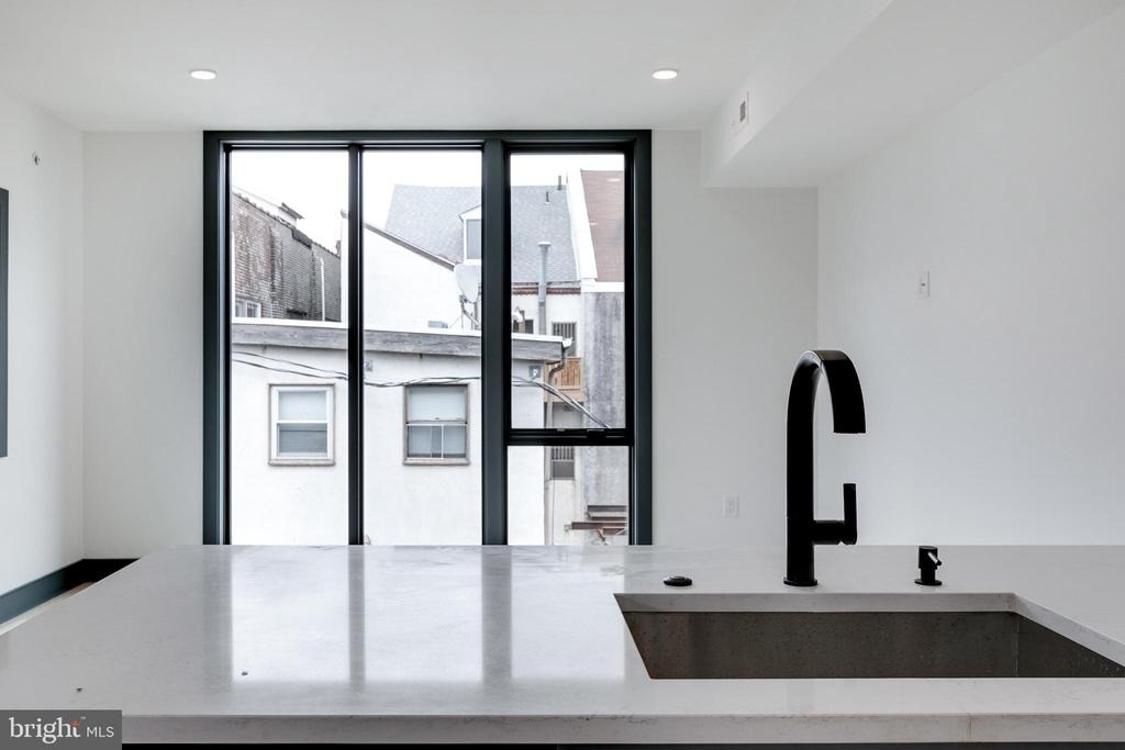 555 N Lawrence Street - Photo 4