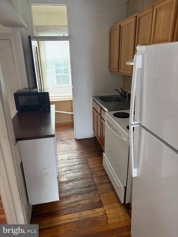 534 W Girard Avenue - Photo 2
