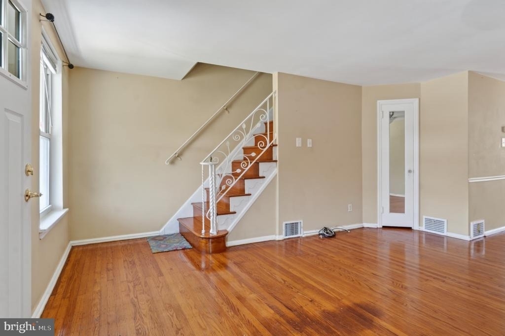 620 E Carver Street - Photo 2