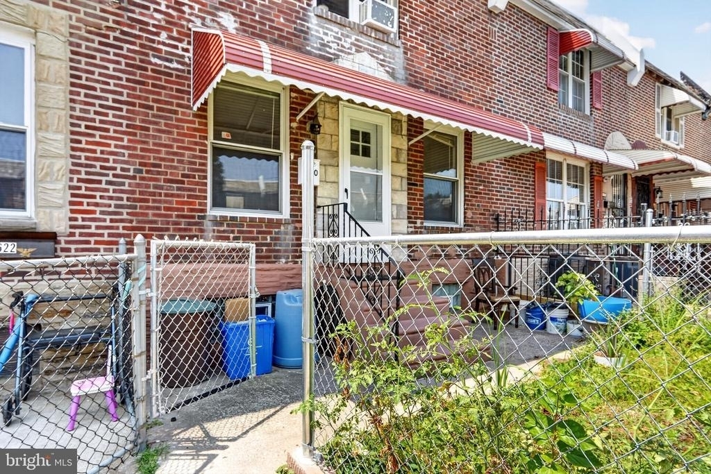 620 E Carver Street - Photo 0