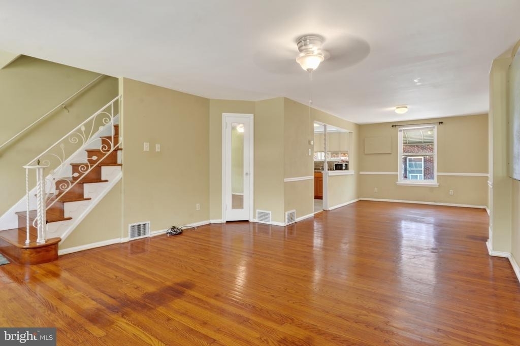 620 E Carver Street - Photo 1