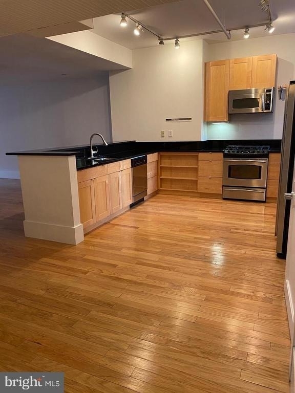1615 Walnut Street - Photo 2