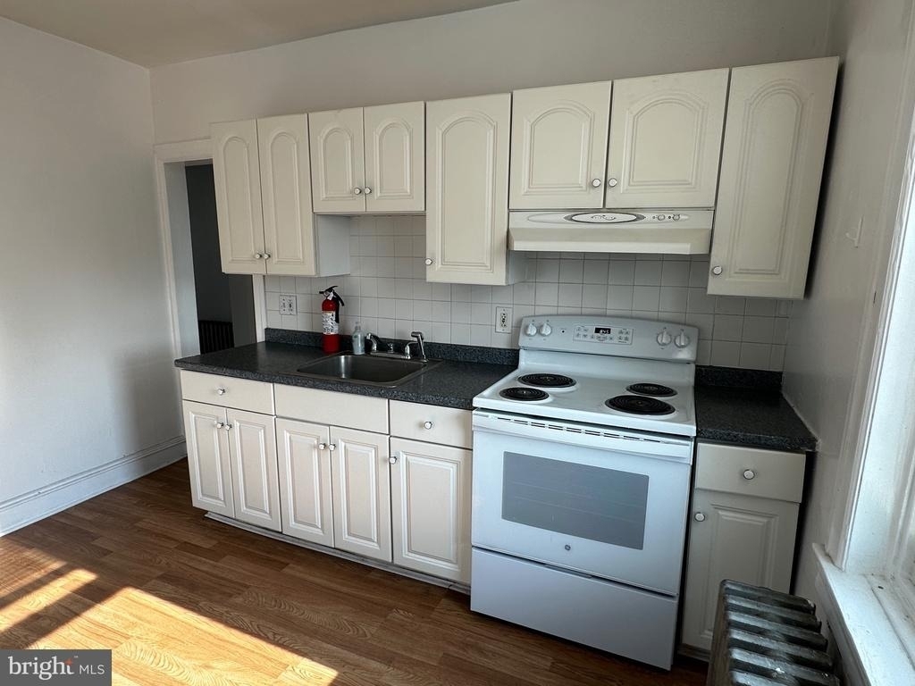 206 Saude Avenue - Photo 7