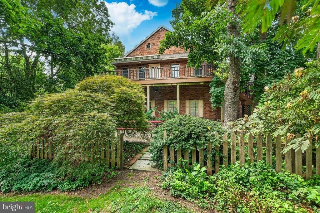 42 Kitty Lane - Photo 0