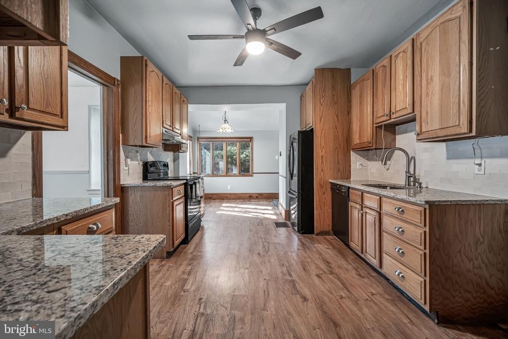 121 W Oakland Avenue - Photo 16