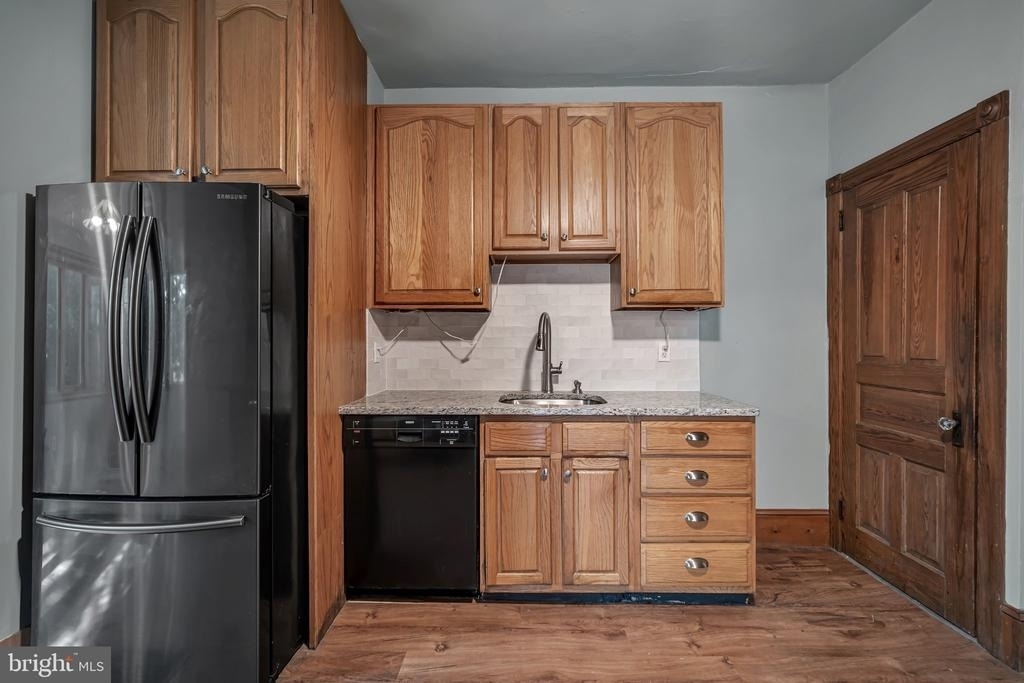 121 W Oakland Avenue - Photo 43