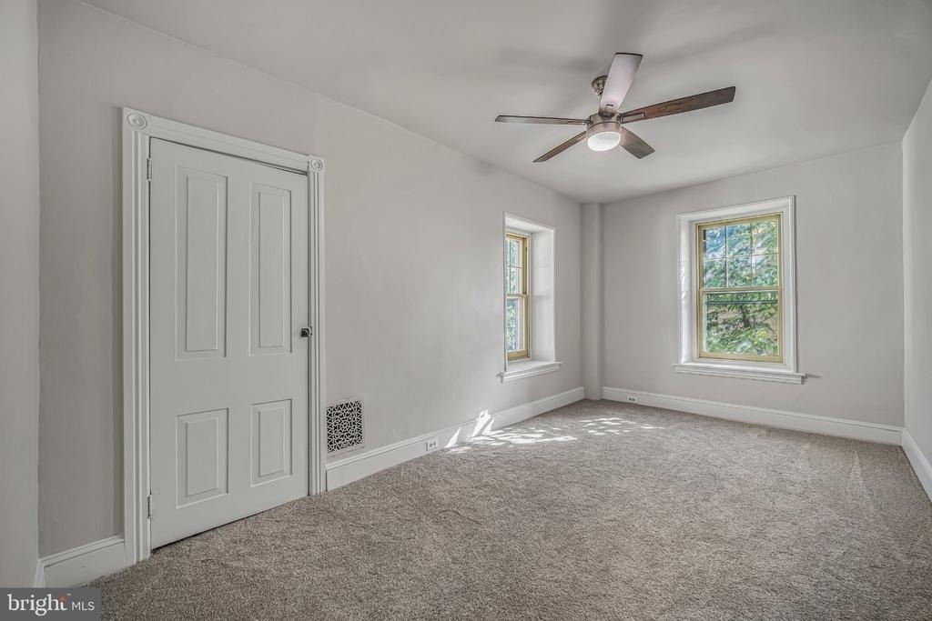 121 W Oakland Avenue - Photo 28