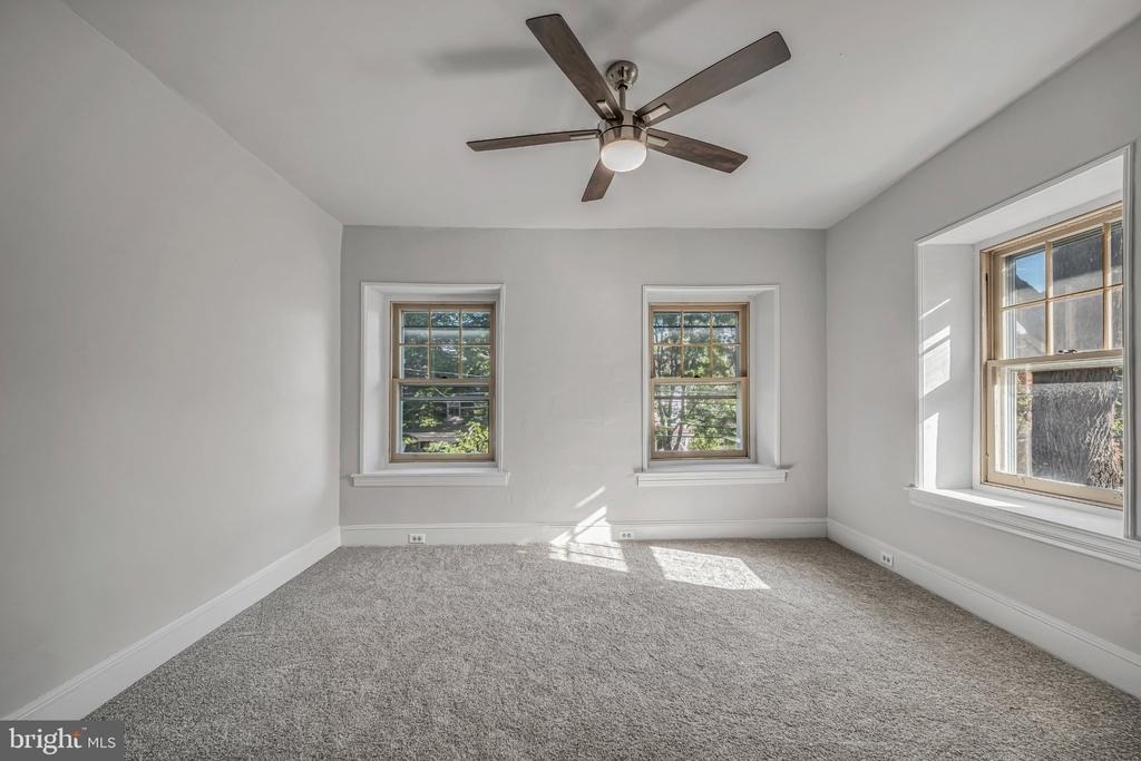 121 W Oakland Avenue - Photo 30