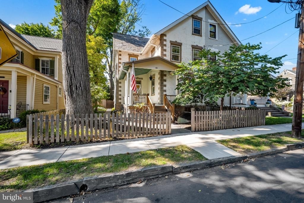 121 W Oakland Avenue - Photo 9