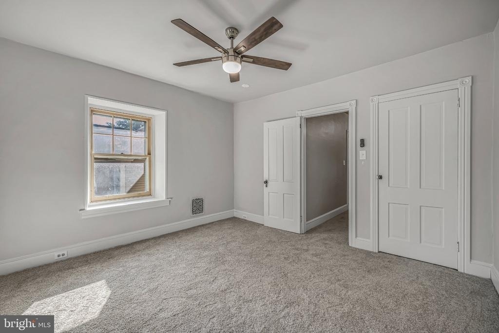 121 W Oakland Avenue - Photo 31