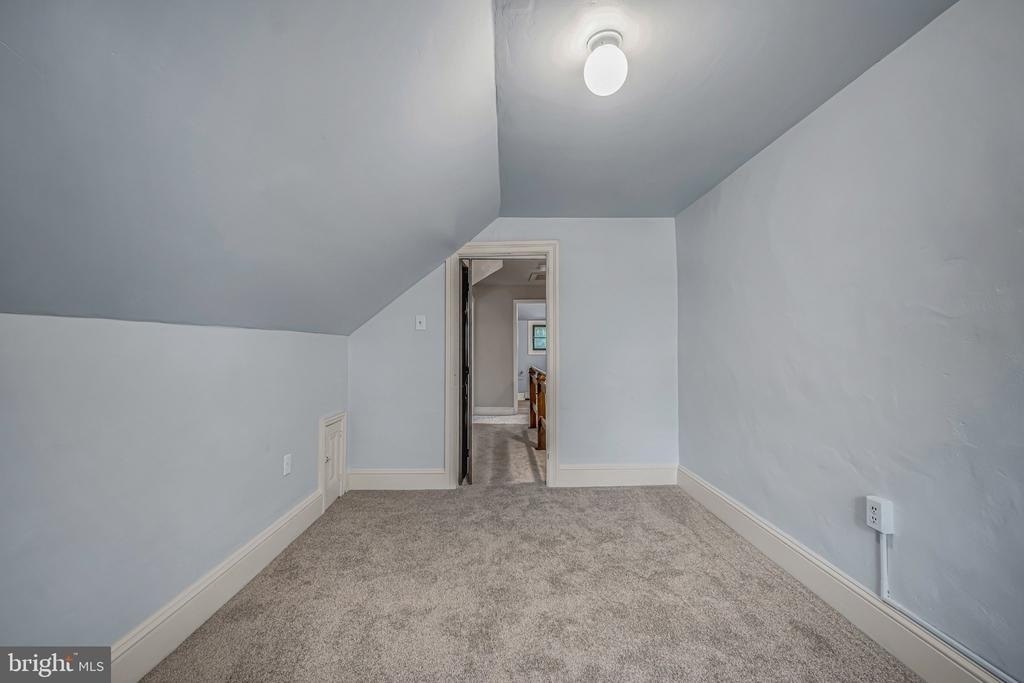 121 W Oakland Avenue - Photo 38