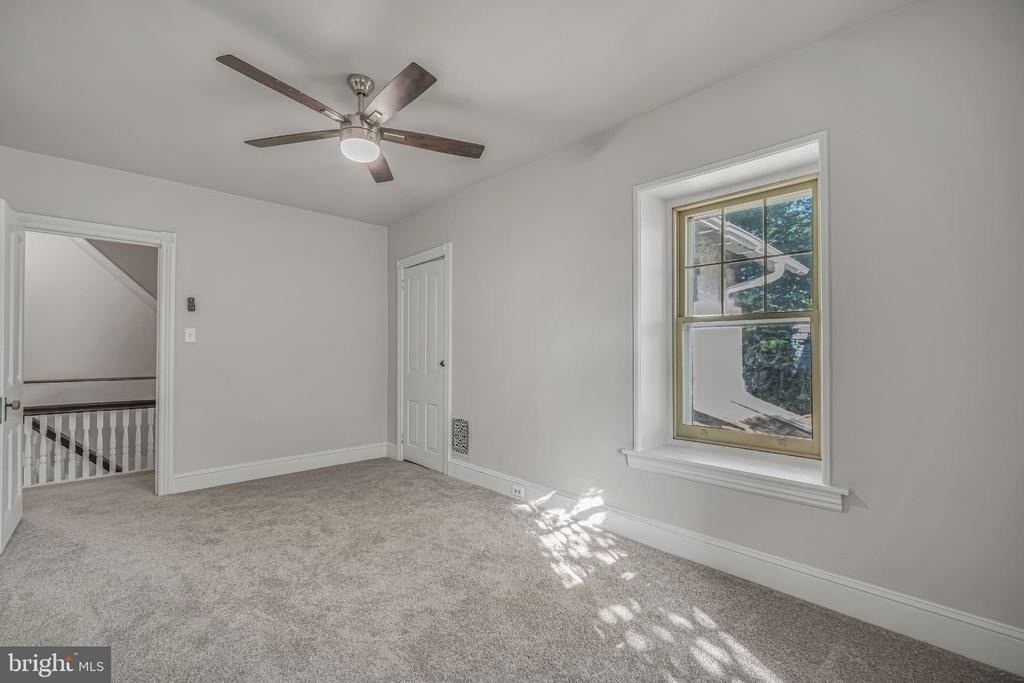 121 W Oakland Avenue - Photo 29