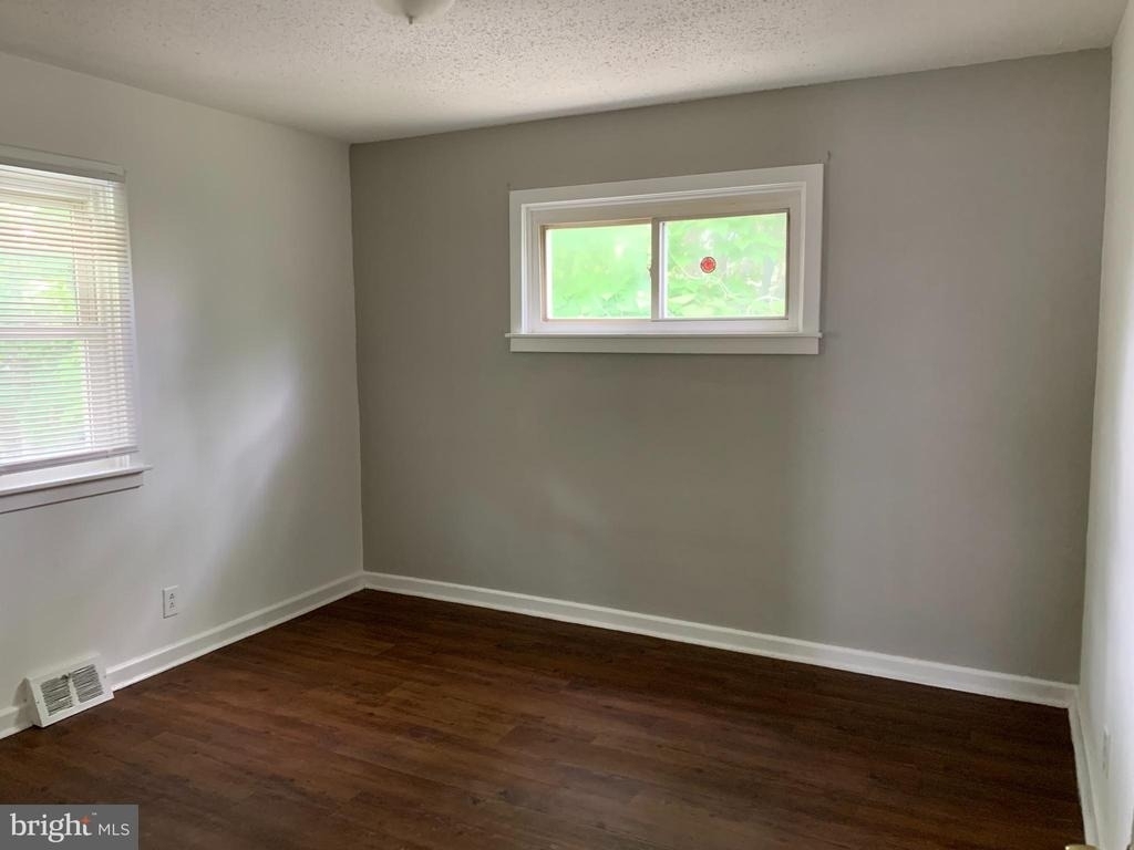 817 Graisbury Avenue - Photo 6
