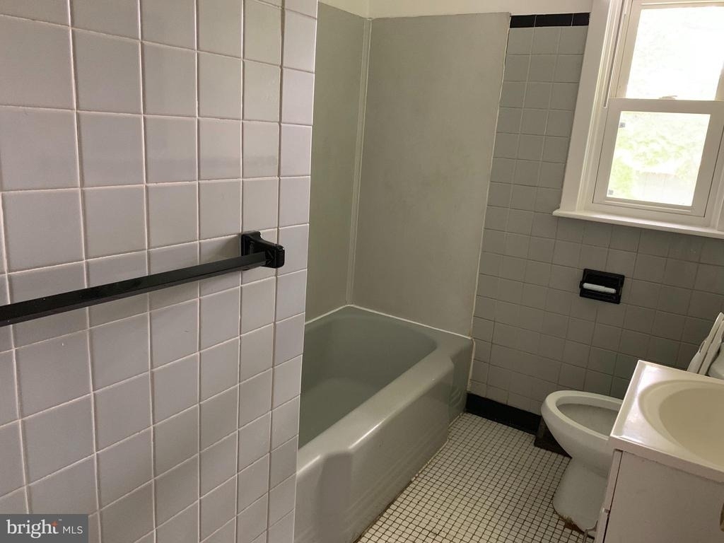 817 Graisbury Avenue - Photo 8
