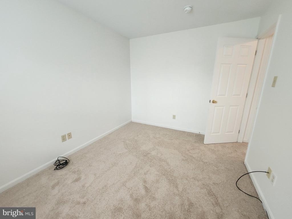 1048 Kasinof Avenue - Photo 10