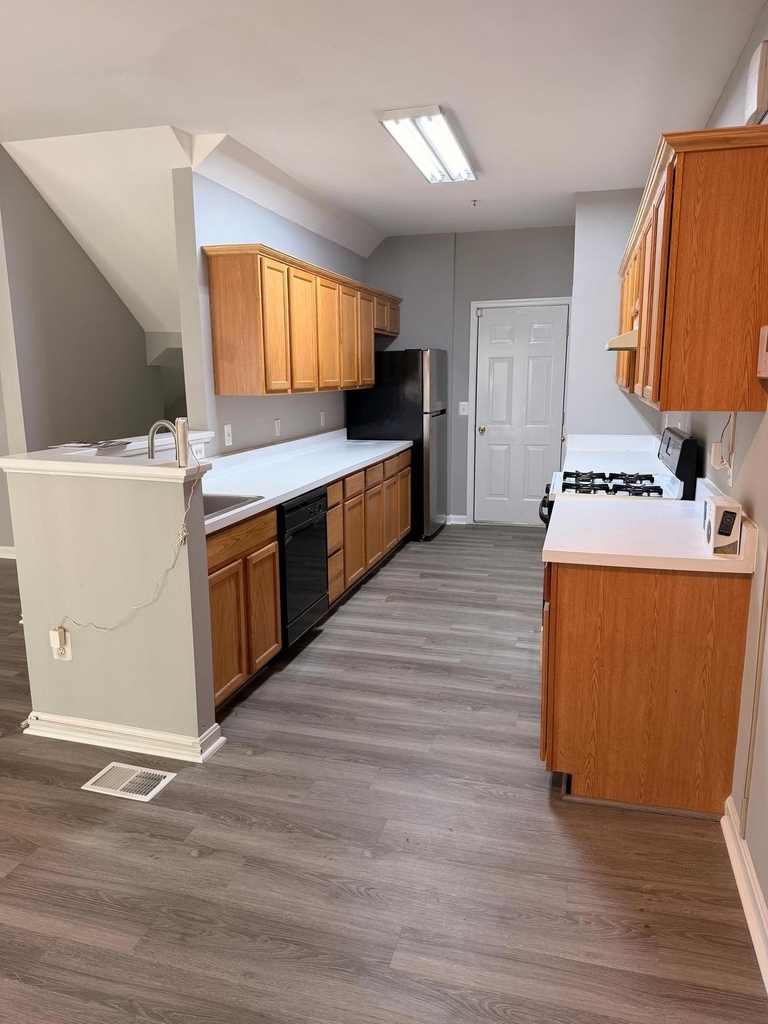 14401 Hampshire Hall Court - Photo 8