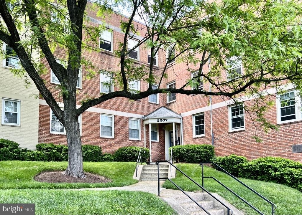 2207 Washington Avenue - Photo 0