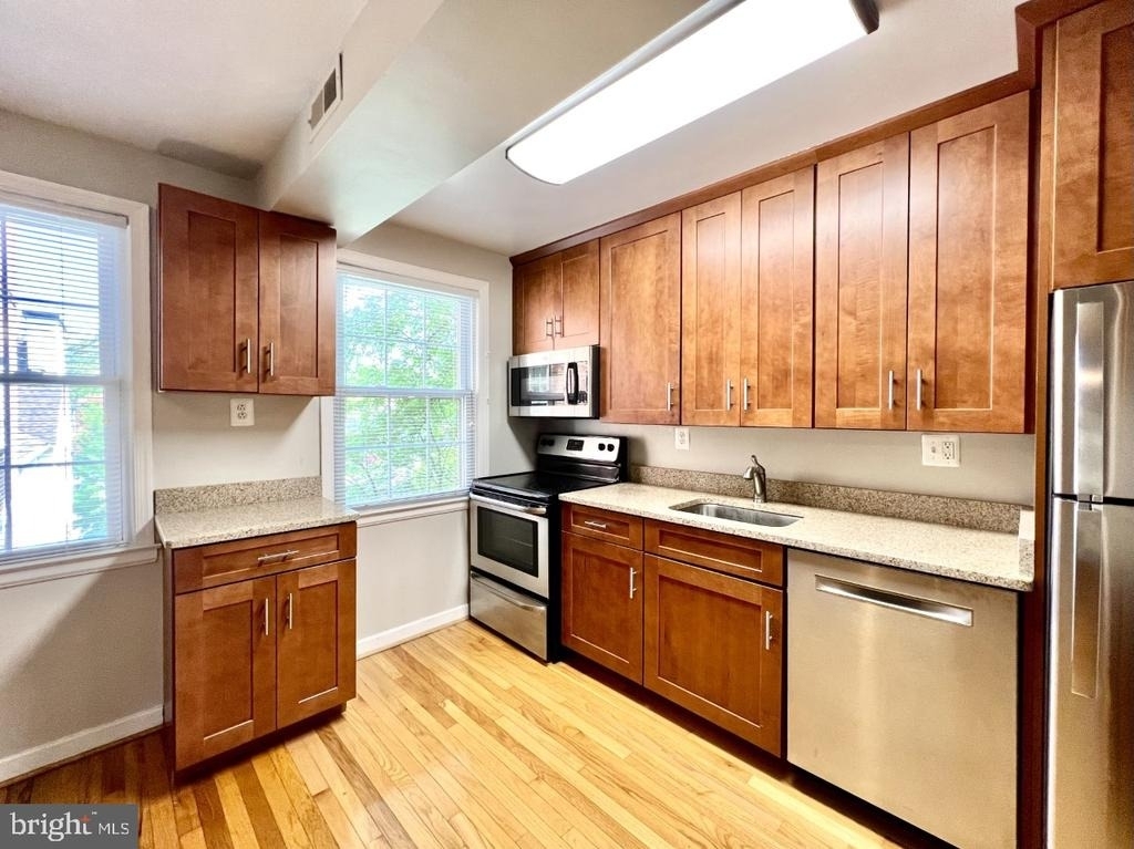 2207 Washington Avenue - Photo 2