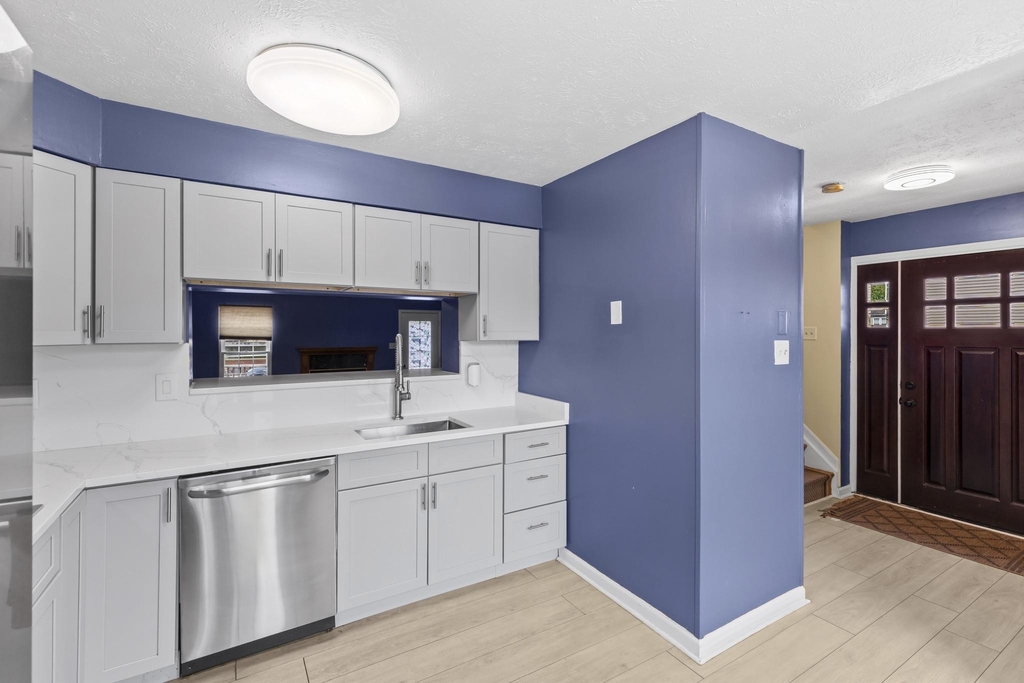 5411 Castlestone Drive - Photo 4