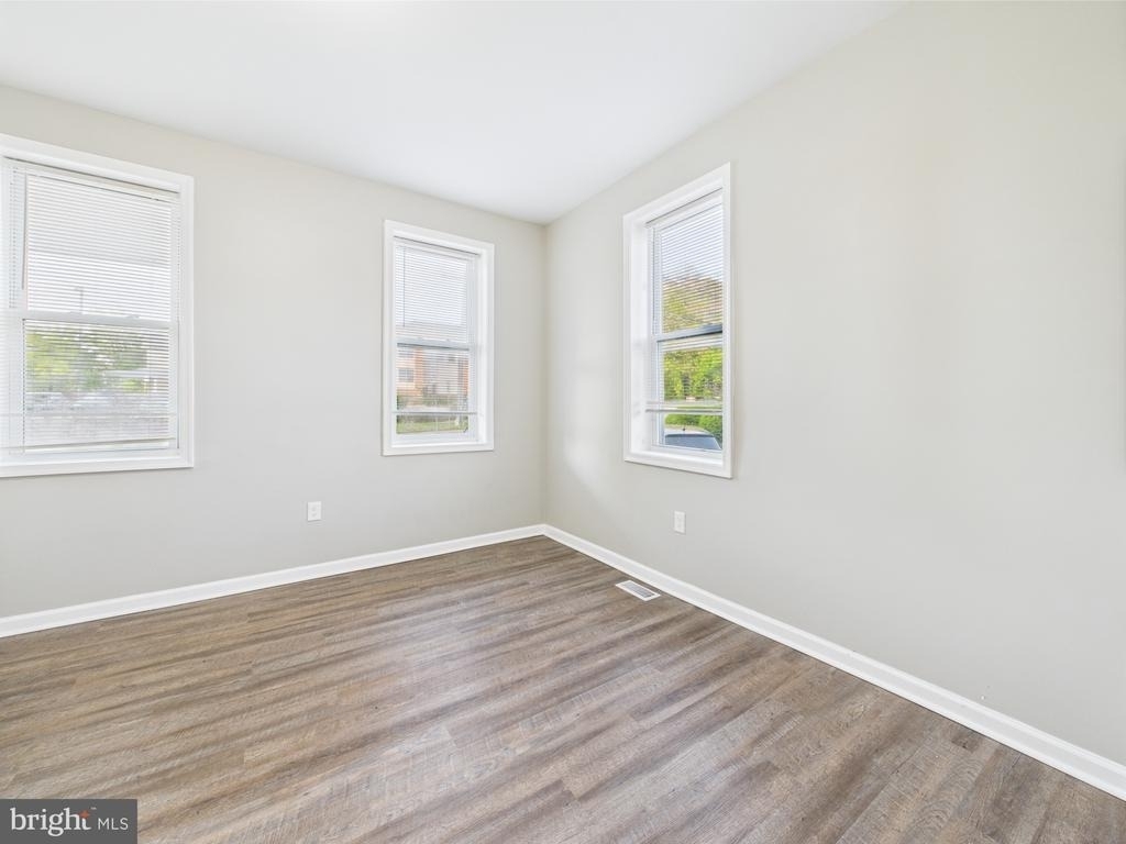 300 W Chesapeake Avenue - Photo 1