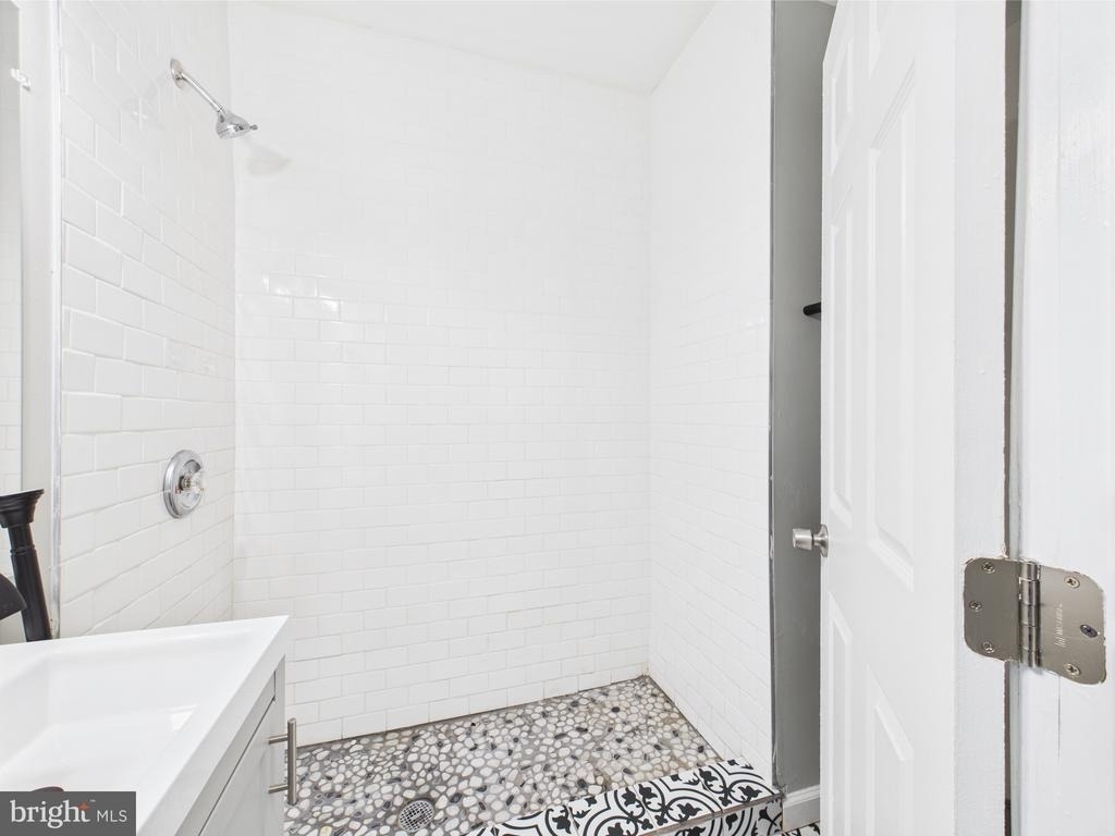 300 W Chesapeake Avenue - Photo 6